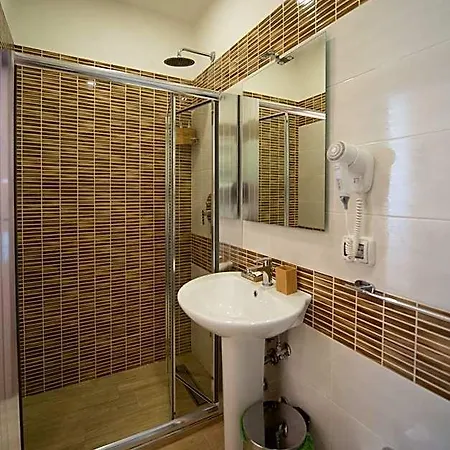 Adventor Eco-suites Gæstehus 4*